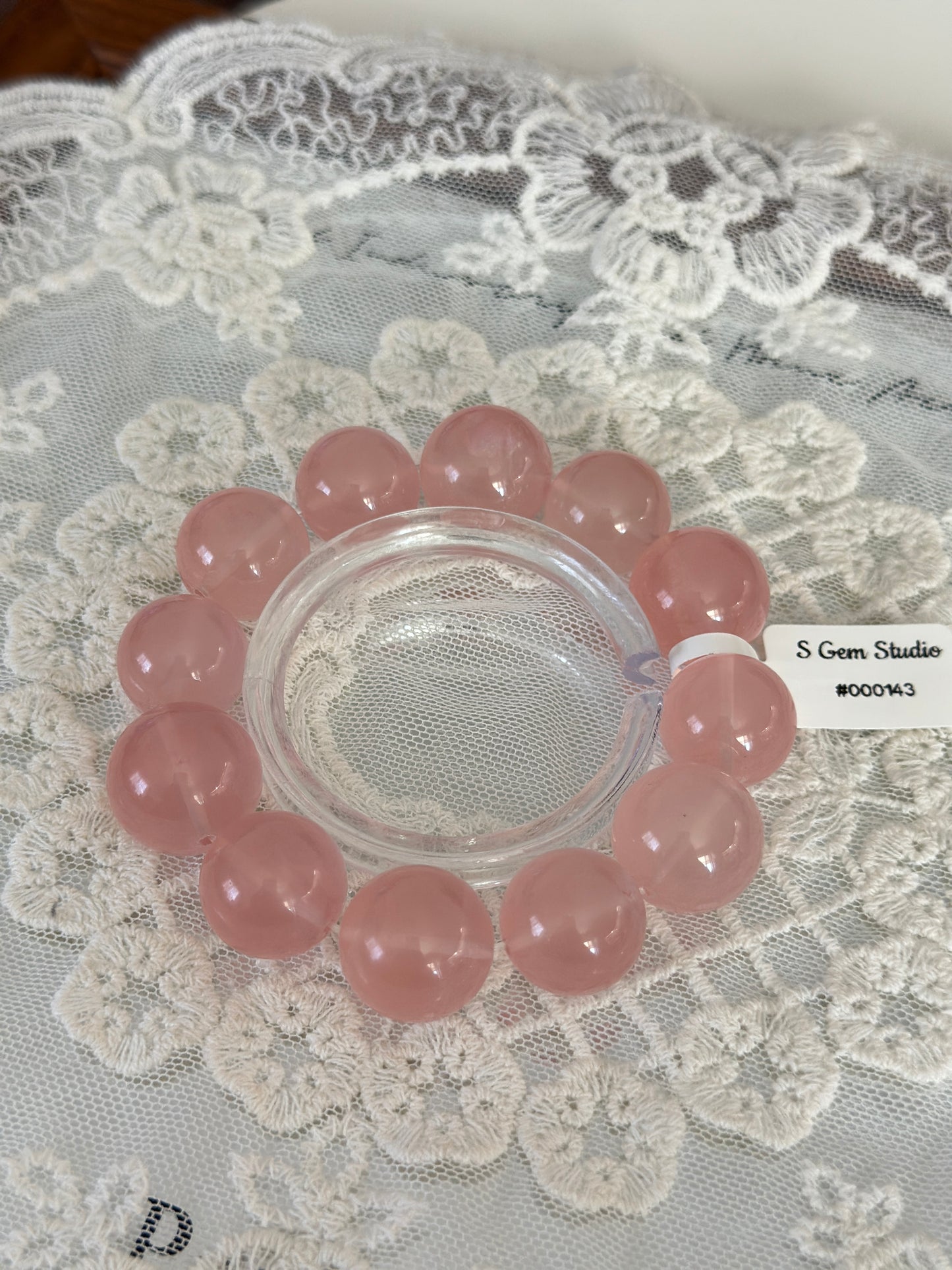 水透体马达加斯加粉水晶