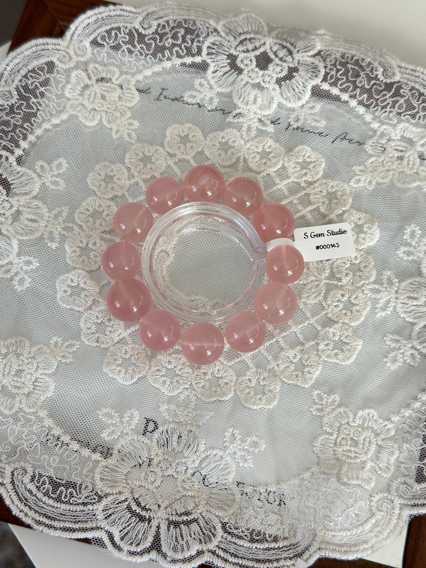 水透体马达加斯加粉水晶