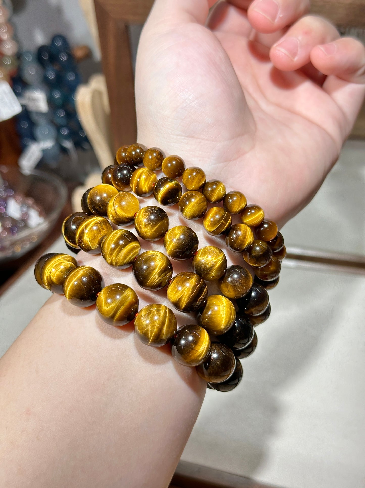 Lightning pattern yellow tiger eye stone