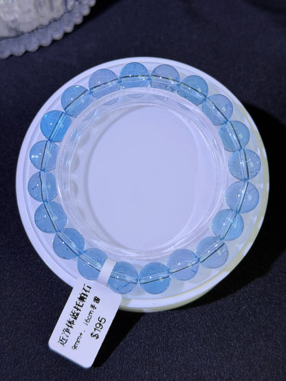 近净体蓝托帕石