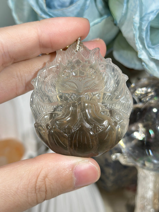 茶水晶雕刻狐狸牌套链