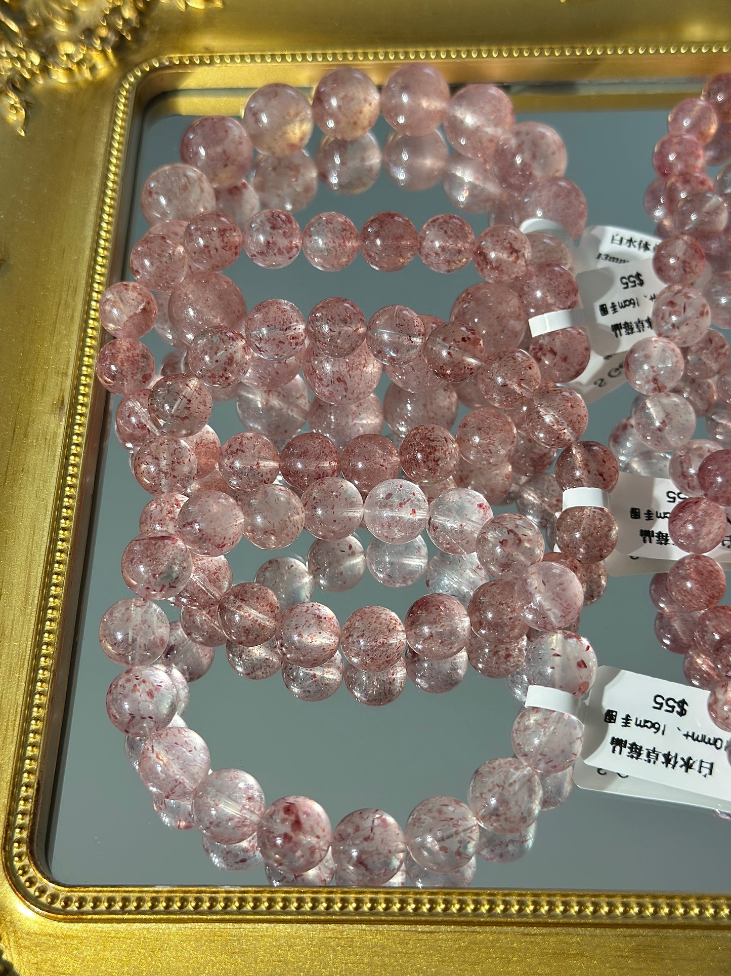 白水体草莓晶
