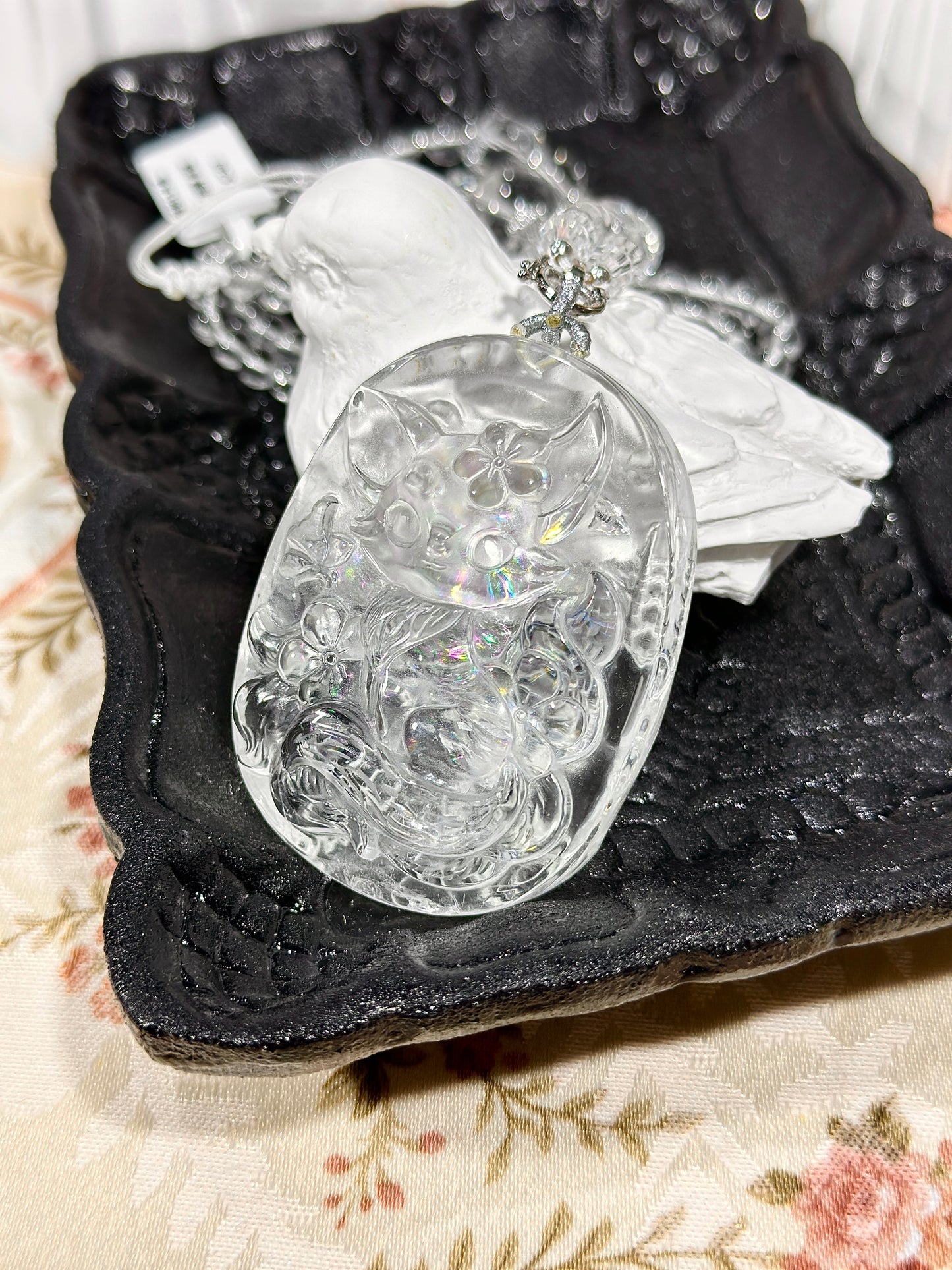 爆彩白水晶雕刻狐狸牌套链