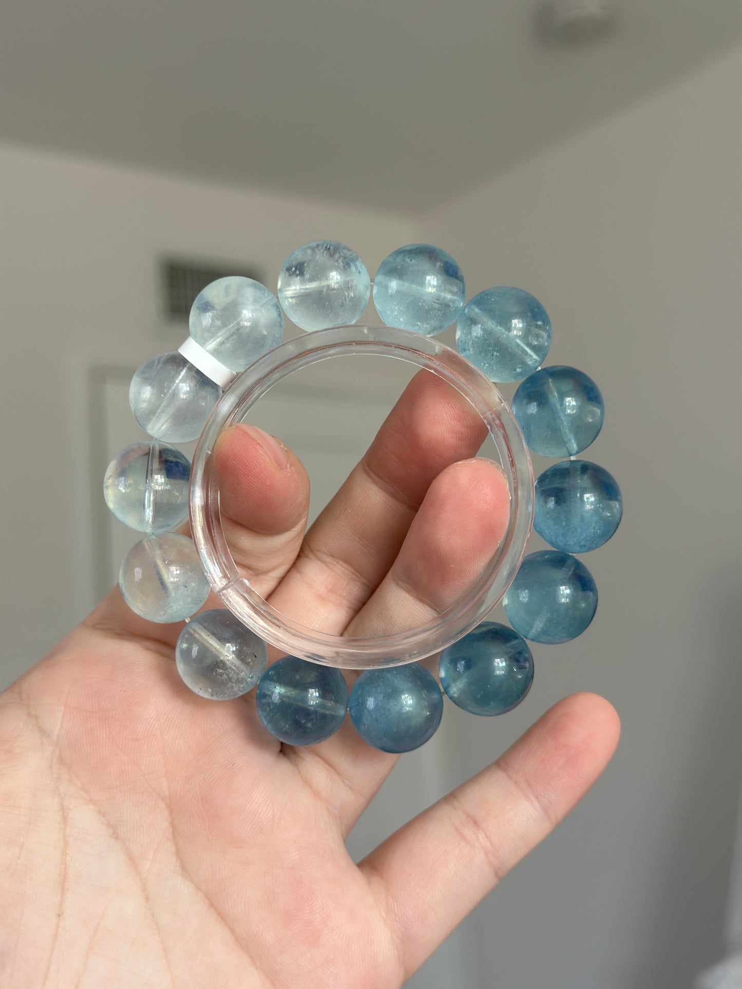 渐变色海蓝宝