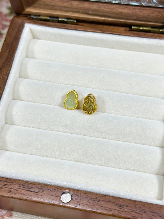 绿色和田玉葫芦隔珠