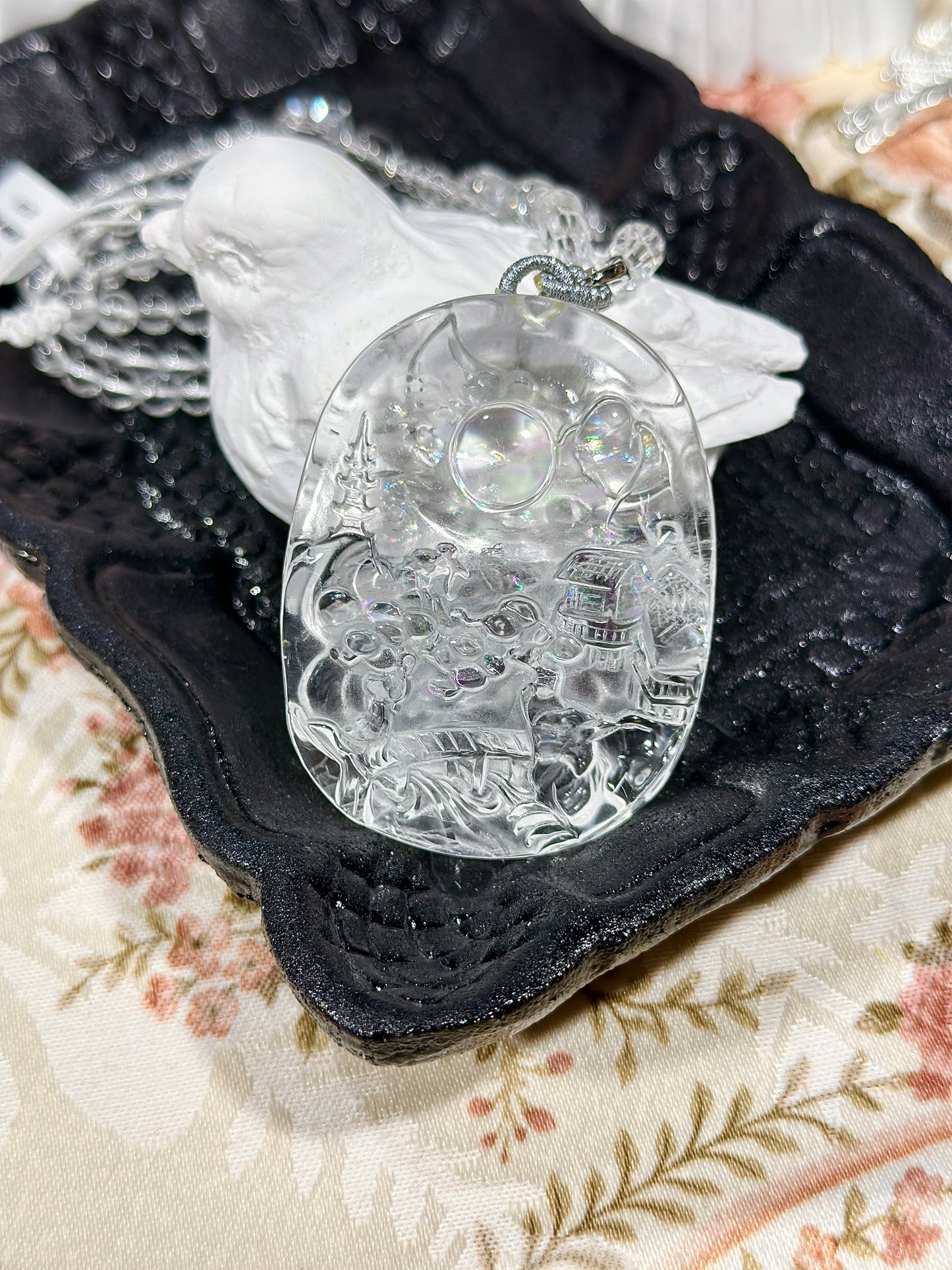 爆彩白水晶雕刻狐狸牌套链